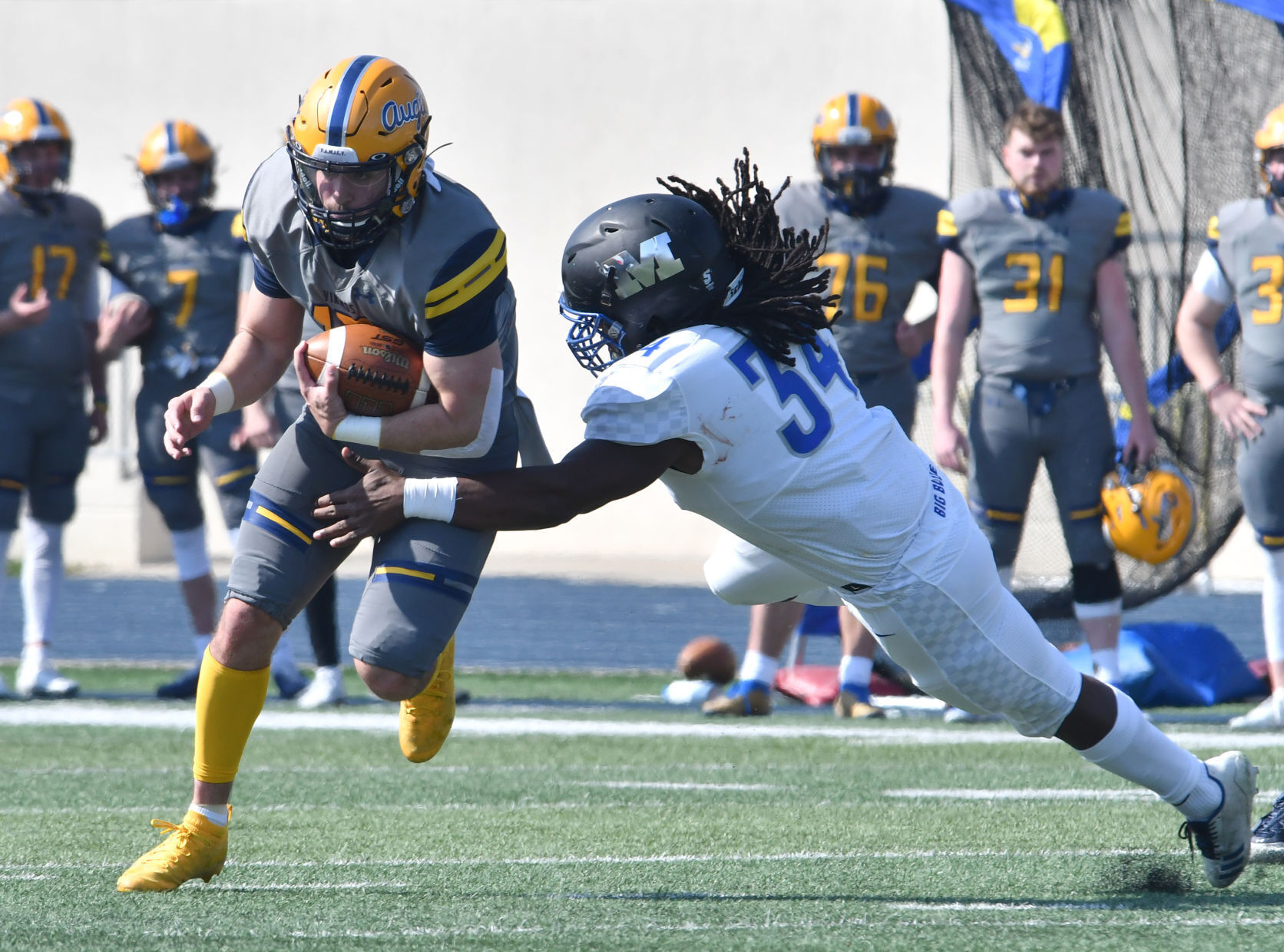 040321-qc-spt-augie football-126